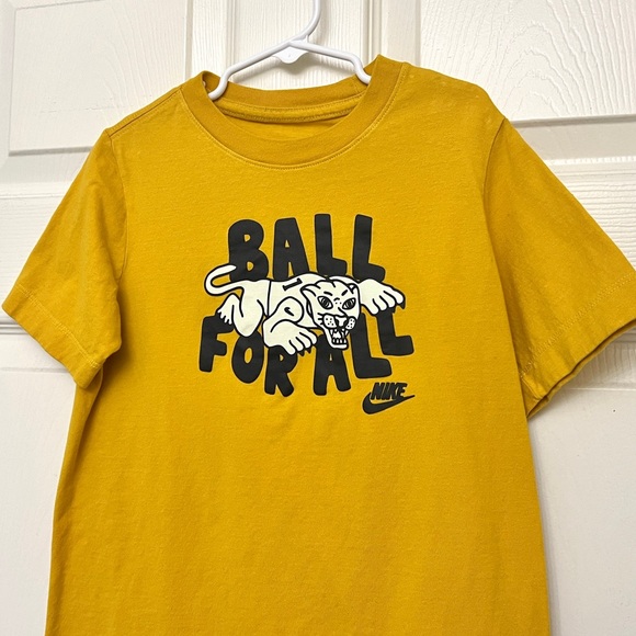 Boys Nike Yellow Graphic T-Shirt Size S - Picture 2 of 3
